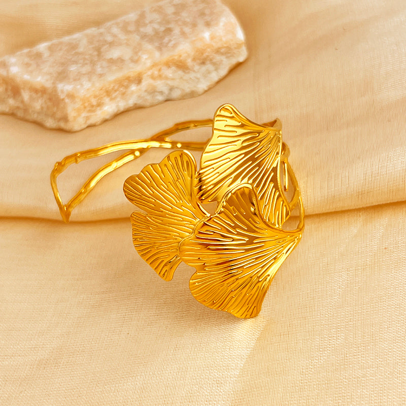 Island Luxe – Hawaiian Leaf Gold Plated Bangle