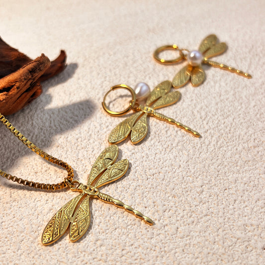 Dragonfly Muse – Retro Gold Earring & Necklace Set