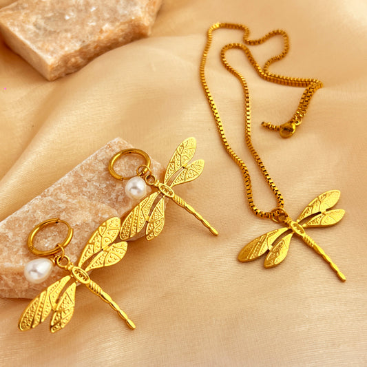 Dragonfly Muse – Retro Gold Earring & Necklace Set