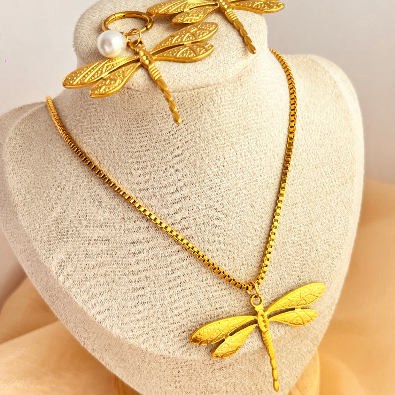 Dragonfly Muse – Retro Gold Earring & Necklace Set
