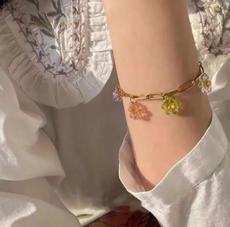 Bloomline Bracelet – Green Floral Glass Charm | Glisance