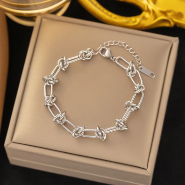 Thorn Chain Bracelet – Grain Textured Cuban Link | Glisance