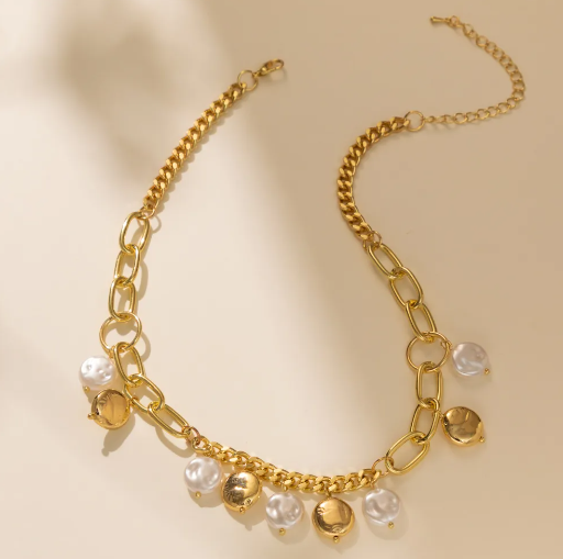 Roma Glow – Roman Style Geometric Pearl Necklace