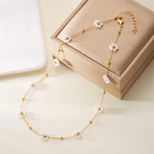 Flora Necklace – Sweet Flower Charm - White | Glisance